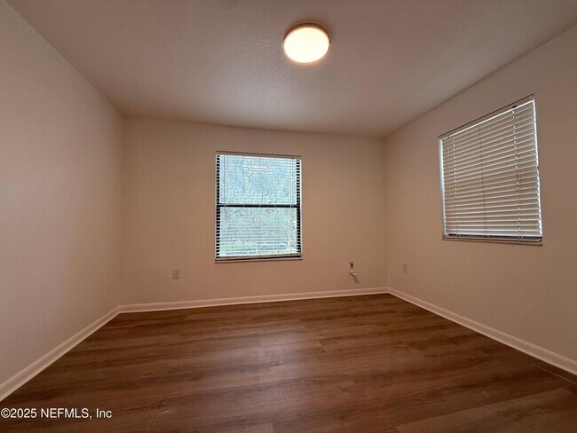 Building Photo - 1604 Arcadia Dr
