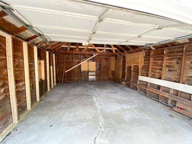 Building Photo - 3 Bedroom House for Rent!