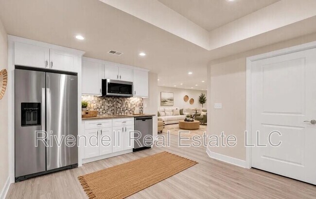 Building Photo - 13998 Shasta Daisy St