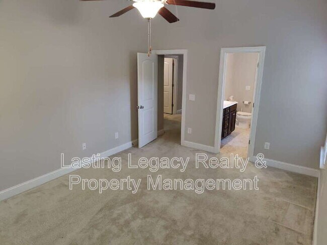 Building Photo - 847 Silver Leaf Dr