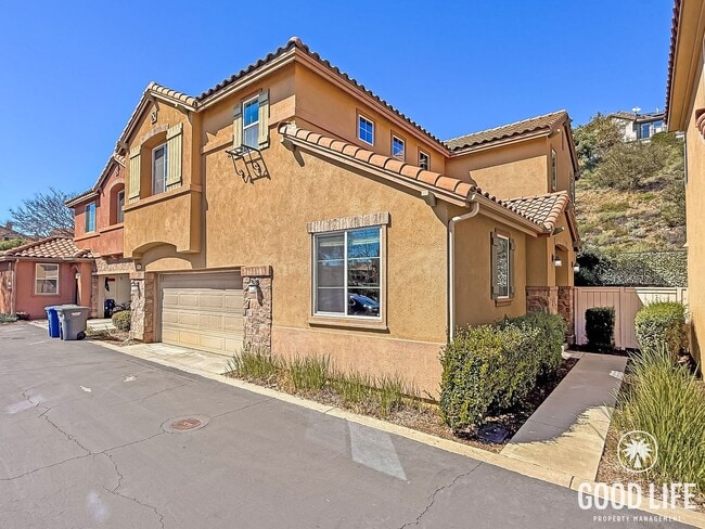 Building Photo - Stunning 4B/3BA house in San Elijo Hills!