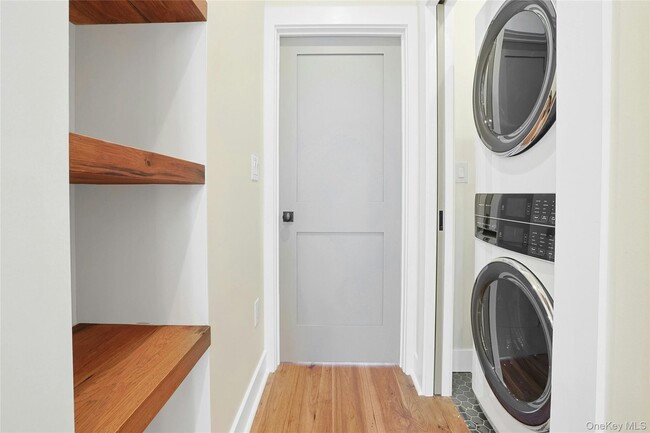 Building Photo - 19 Main St