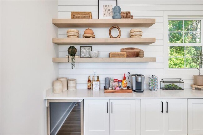 Building Photo - 245 Fox Run Dr