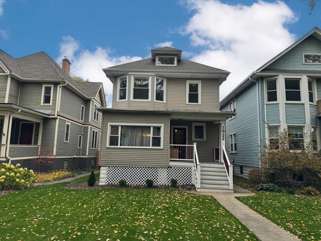 Primary Photo - 1822 W Greenleaf Ave