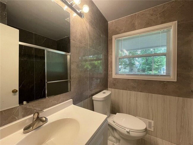 Building Photo - 3521 Raymond Dr