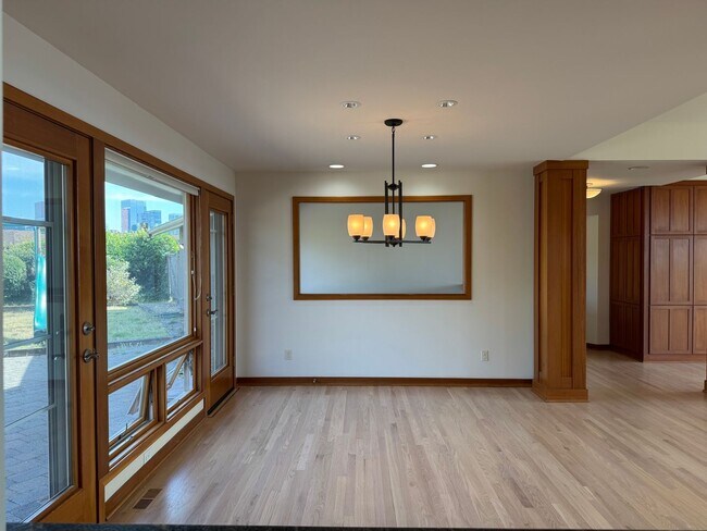 Building Photo - 9600 Hilltop Rd