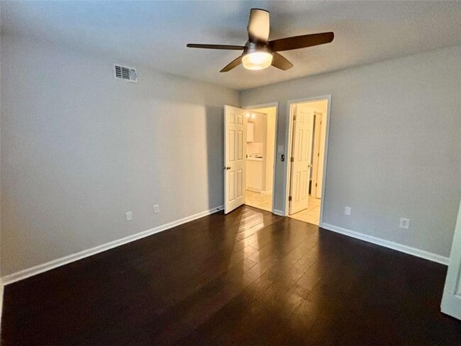 Building Photo - 320 Hawkstone Way