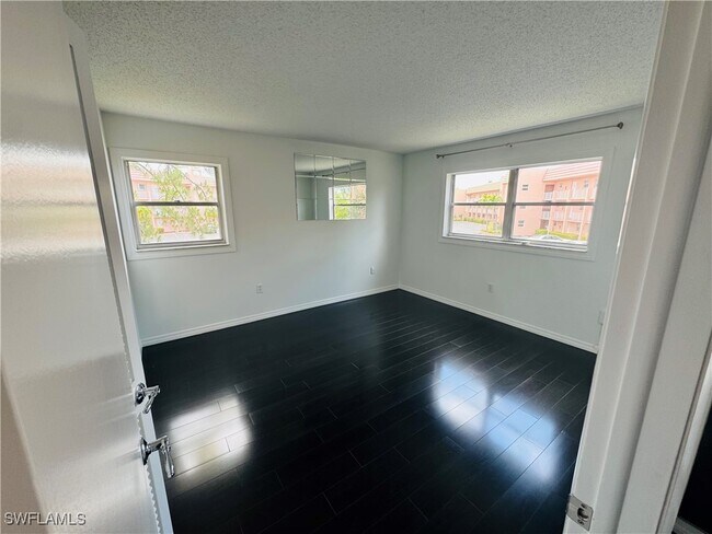 Building Photo - 170 Turtle Lake Ct