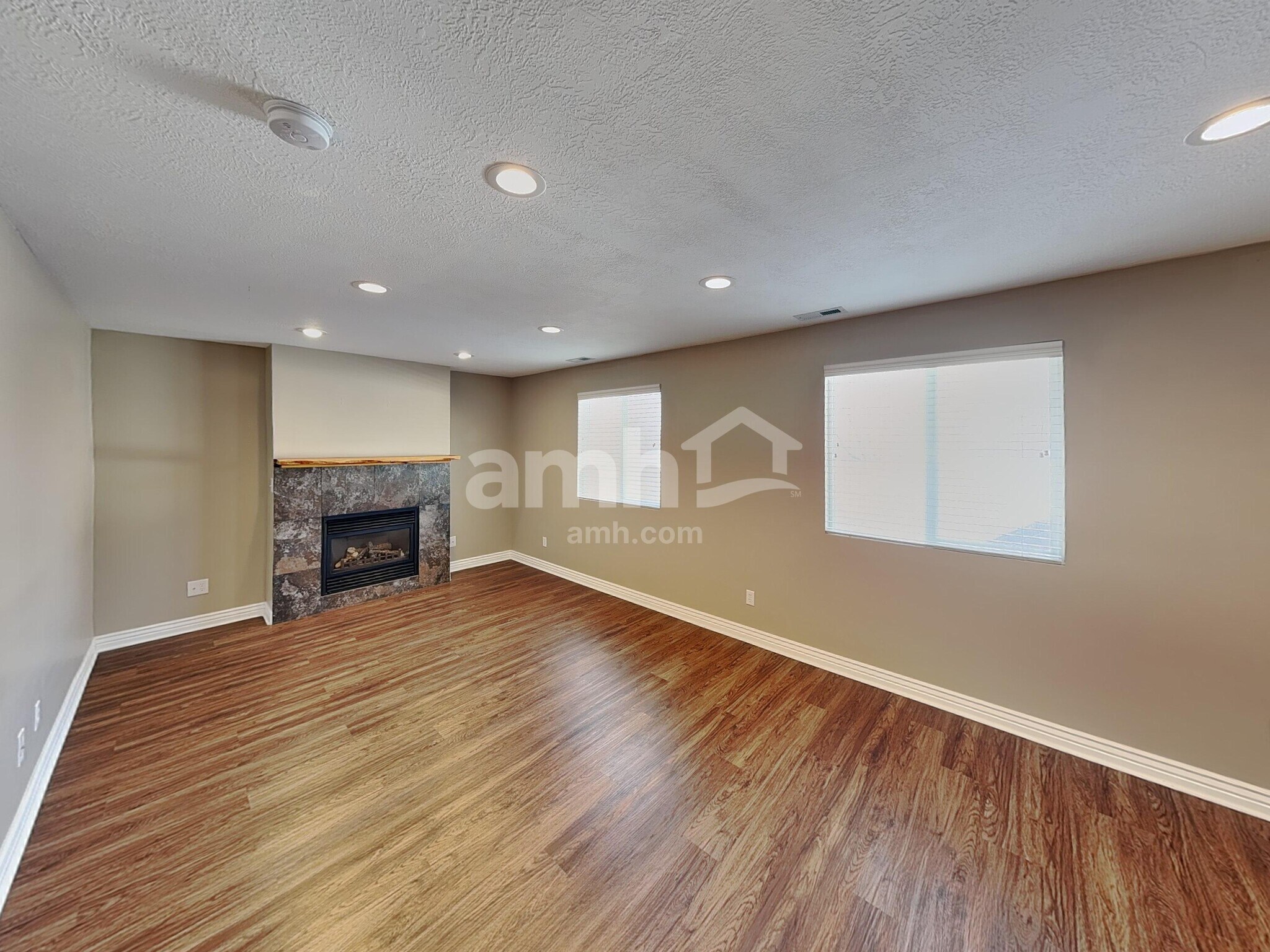 Building Photo - 934 E 490 N