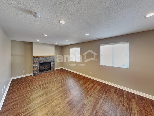 Building Photo - 934 E 490 N