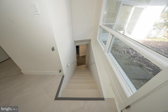 Building Photo - 39 Fairview Rd