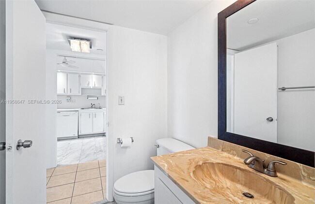 Building Photo - 1000 St Charles Pl