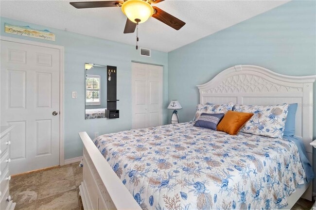 Building Photo - 1500 Park Beach Cir