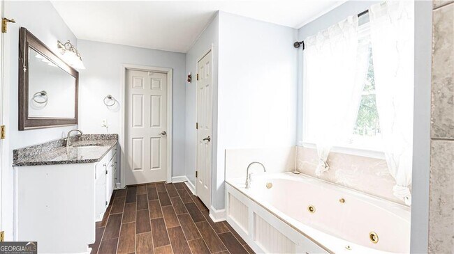 Building Photo - 148 White Oak Dr