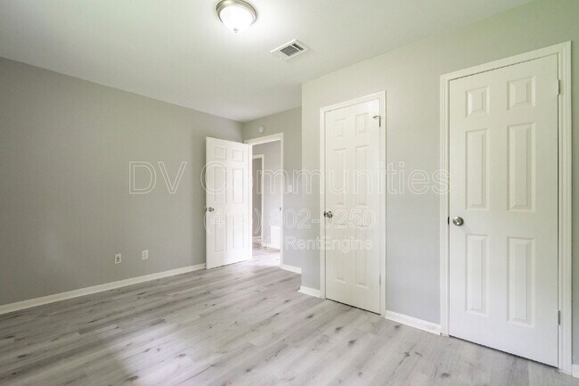 Building Photo - 9196 White Oak Dr