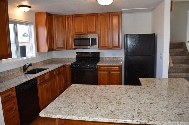 Building Photo - 2412 Sunset Dr