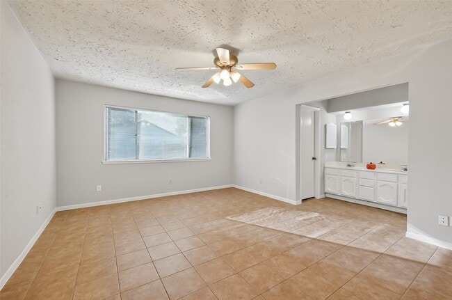 Building Photo - 2018 Windy Meadow Dr