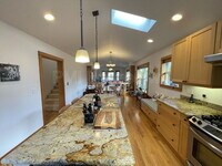 Building Photo - 4834 SE Kelly St