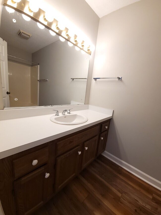 Building Photo - 3102 Cashwell Dr