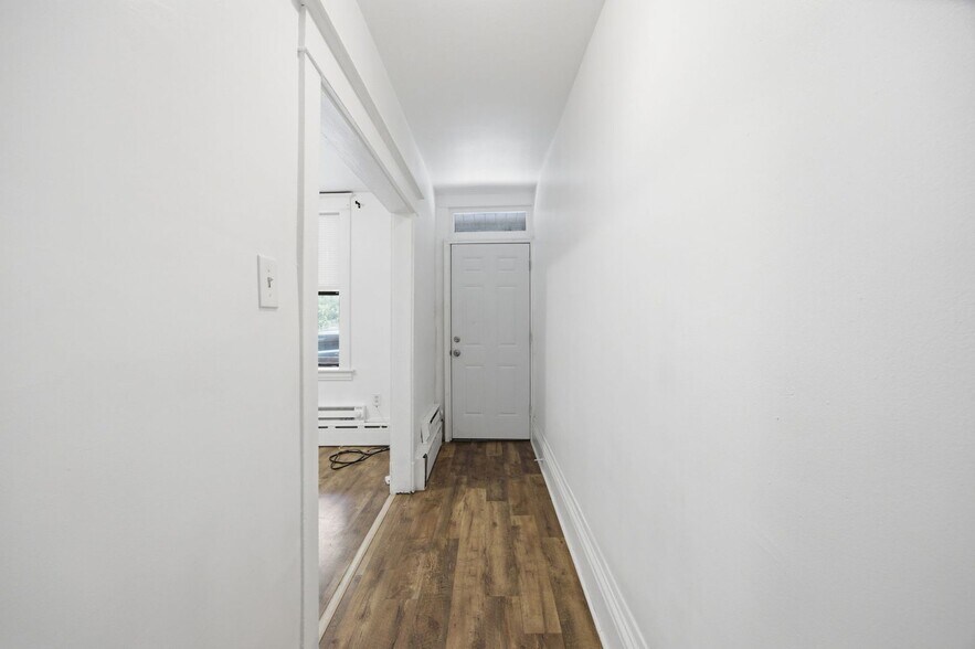 Building Photo - 225 Luray St