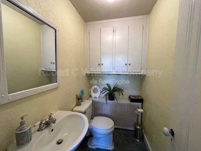 Building Photo - 109 Ardmore St