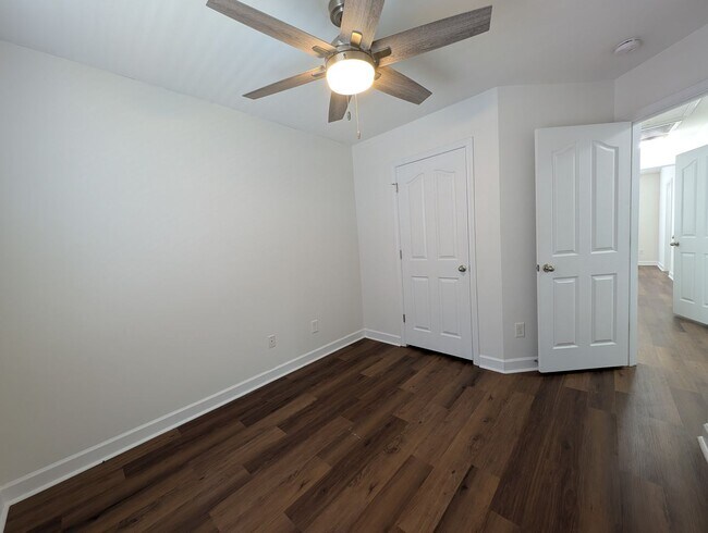 Building Photo - Pristine End Unit Townhome located in the Prosperity Place community!