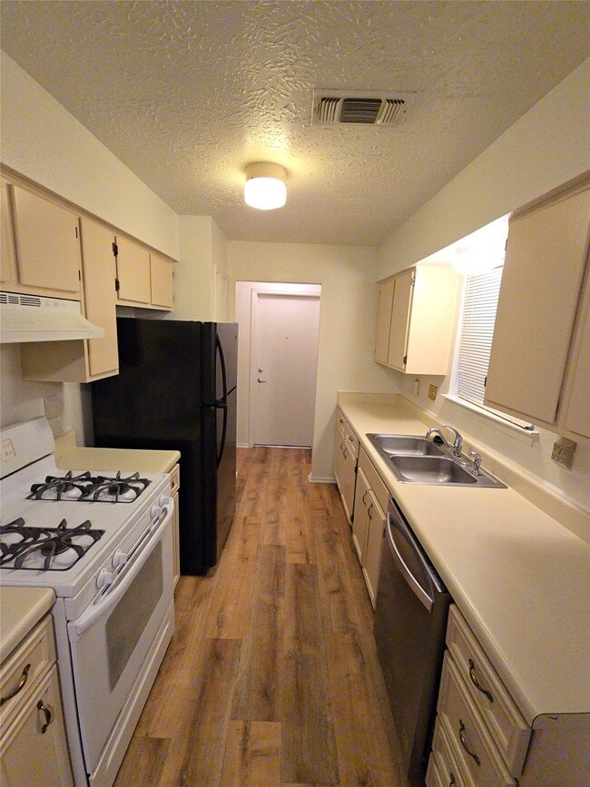 Building Photo - 10906 Maple Rock Dr