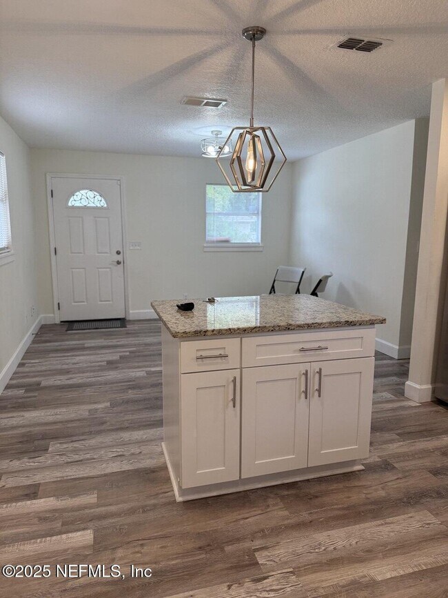 Building Photo - 7262 Kivler Dr