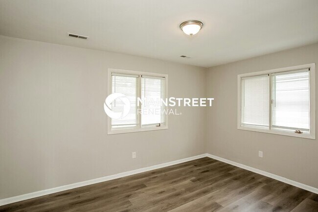 Building Photo - 3 Bedroom Pet-Friendly Home in Indianapolis, IN with Main Street Renewal