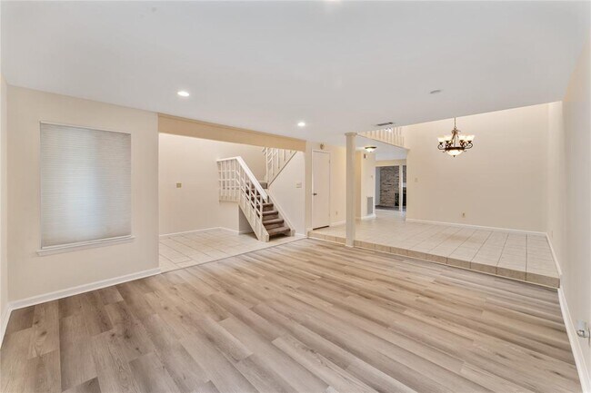 Building Photo - 11614 Village Pl Dr