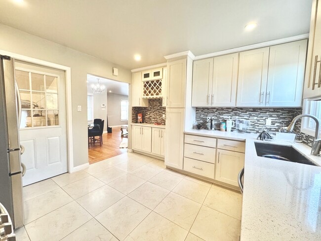 Building Photo - 2536 W Ave 130th