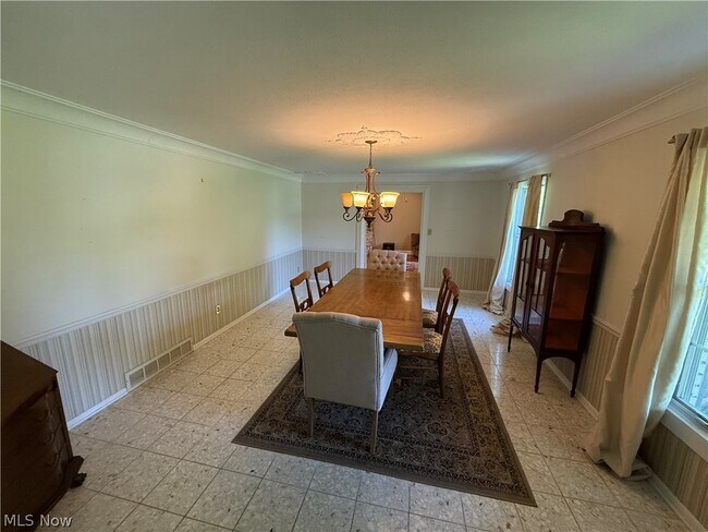 Building Photo - 6803 Cranbrook Dr