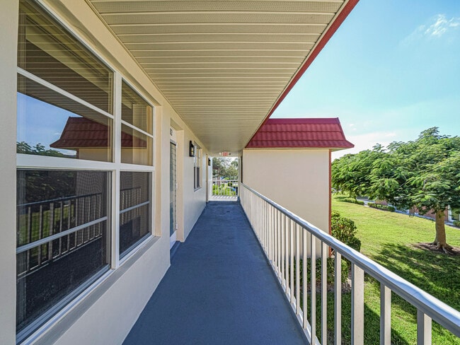 Building Photo - 36 Pine Arbor Ln