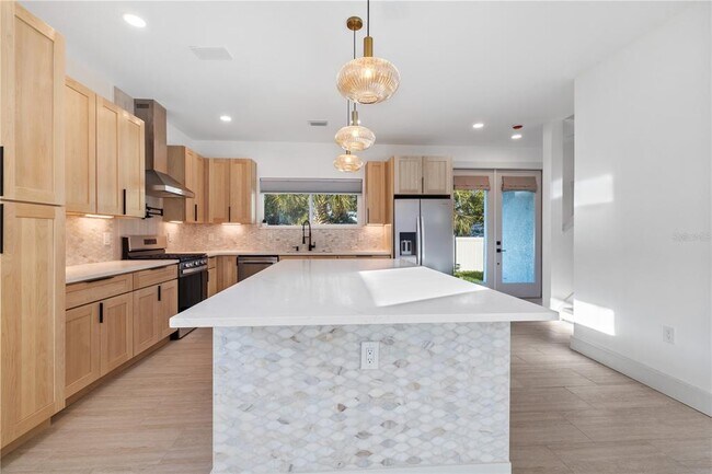 Building Photo - 2727 W Chestnut St