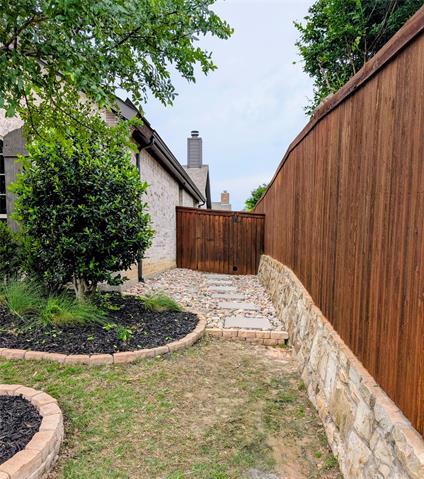 Building Photo - 1506 Red Rose Trl