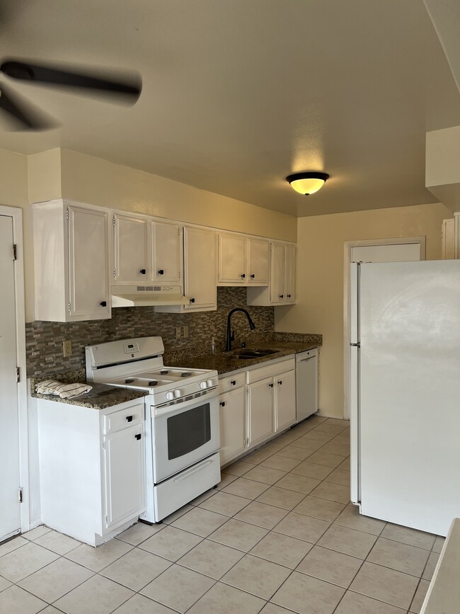 Building Photo - 7105 Tierra Alta Ave