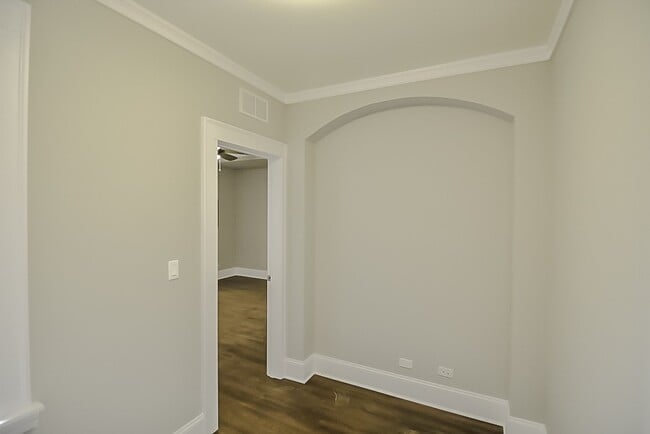 Building Photo - 817 W Lakeside Pl