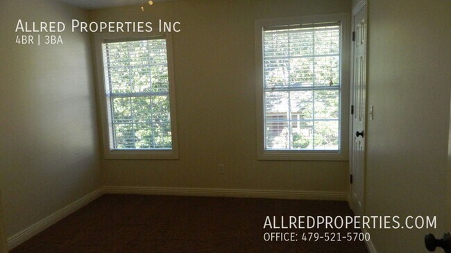 Building Photo - Spacious 4 Bed, 2.5 Bath Home in Prime Fayetteville Location With Lawn Care Included!