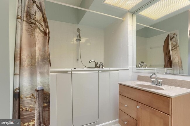 Building Photo - 1 br, 1 bath Condo - 804 Cherrington Dr