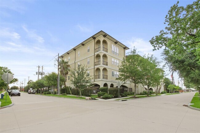 Building Photo - 7134 Mapleridge St