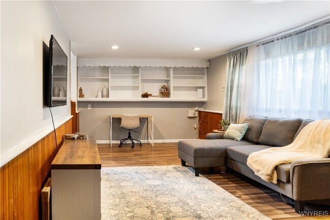 Building Photo - 193 Thistle Lea