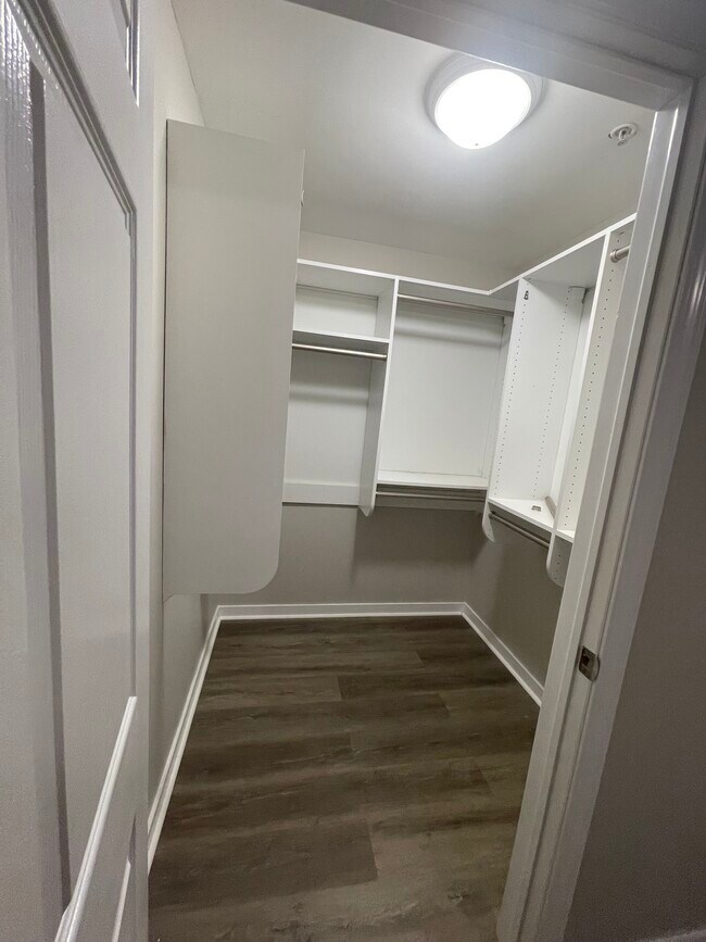 Building Photo - 85 Old Town Rd