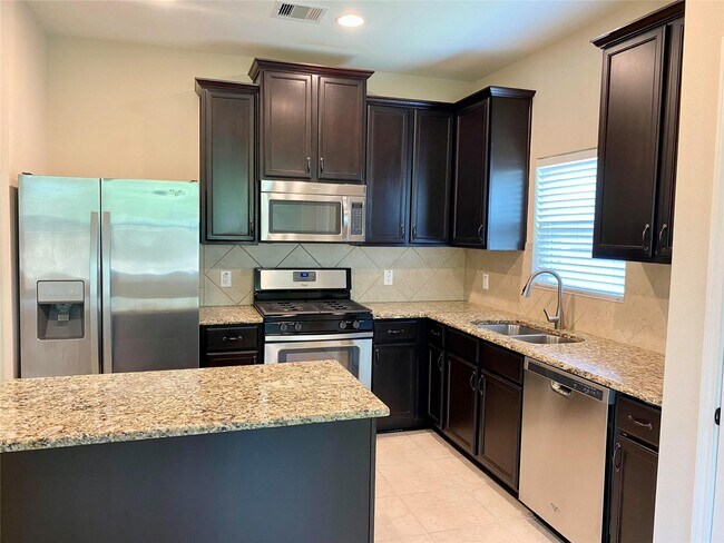 Building Photo - 7639 Daisy Port Ln