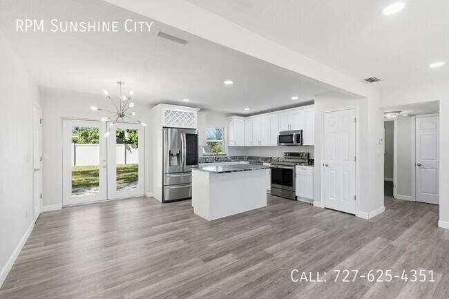 Building Photo - 1713 Valencia Dr E