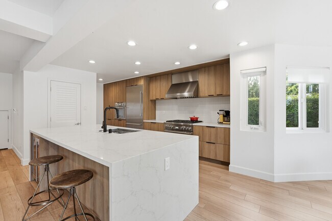 Building Photo - 28751 King Arthur Ct