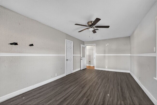 Building Photo - Charming 3-Bedroom Home on a Corner Lot in Fort Worth!