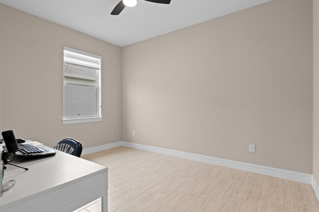 Building Photo - 10454 SW Captiva Dr