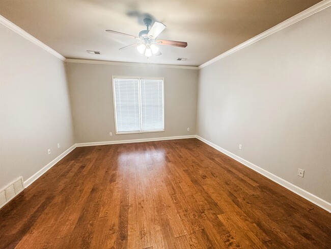 Building Photo - 454 Bowling Brooke Dr