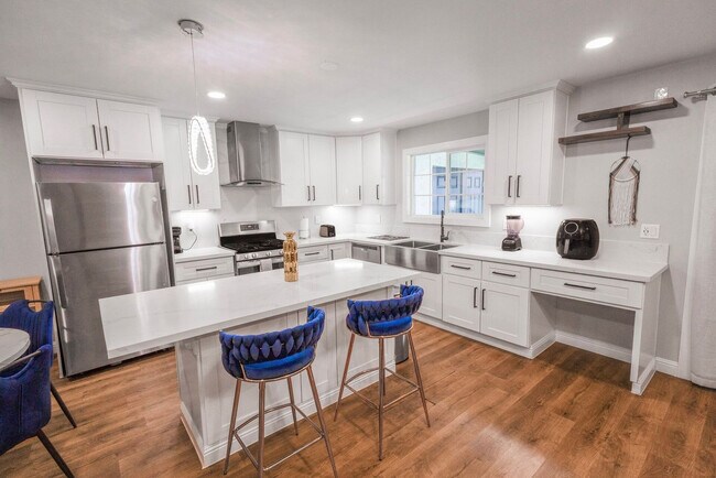 Building Photo - 1063-67 Gillespie Dr