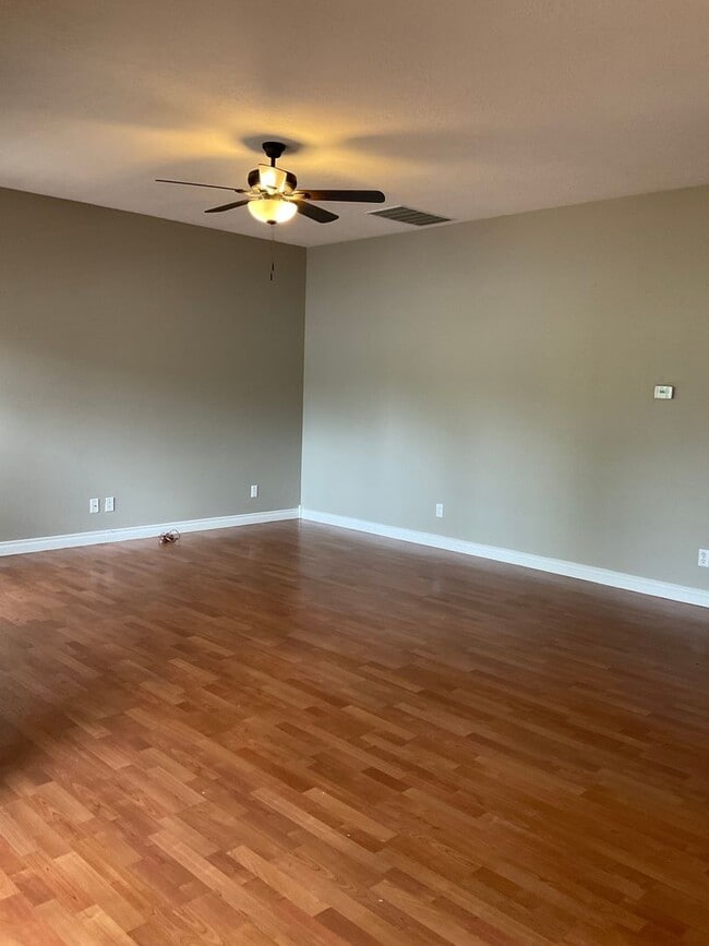 Building Photo - Beautiful House in Desirable South Gateway...